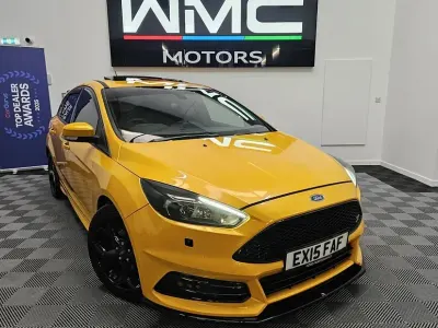 Used Ford Focus ST 250 HP (183 kW) 2015 Yellow Hatchback