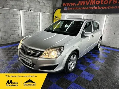 Used Vauxhall Astra Club 90 HP (66 kW) 2008 Silver Hatchback