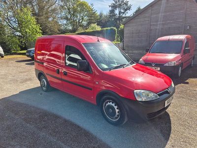 Second-hand Vauxhall Combo 75 CP (55 kW) 2011 Roșu Monovolum