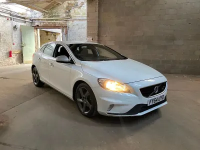 Used Volvo V40 R-Design 115 HP (84 kW) 2014 White Hatchback