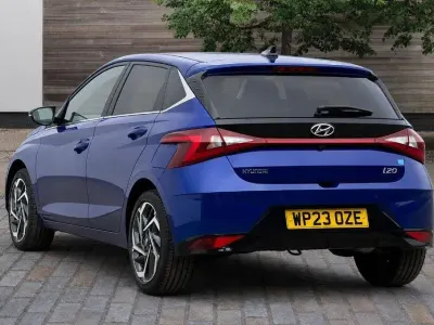 Used Hyundai i20 Premium 100 HP (73 kW) 2023 Blue Hatchback