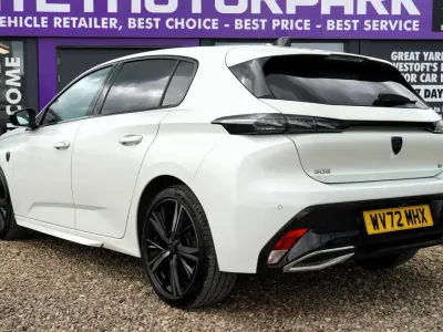 Used Peugeot 308 Premium 129 HP (94 kW) 2022 White Hatchback
