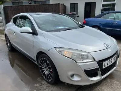 Usado Renault Mégane Dynamique 106 HP (77 kW) 2009 Coupé