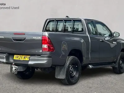 Used Toyota HiLux Active 204 HP (150 kW) 2025 Decuma grey Pickup