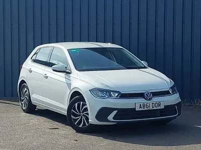 Used VW Polo Life 95 HP (69 kW) 2024 White Hatchback