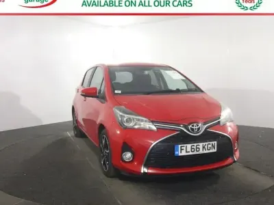 Used Toyota Yaris Design 99 HP (72 kW) 2016 Red Hatchback