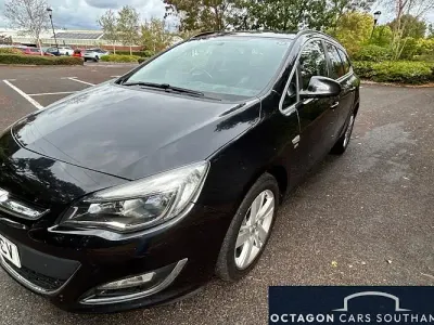 Used Vauxhall Astra SRi 110 HP (80 kW) 2016 Black Estate