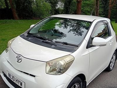 Used Toyota iQ 68 HP (50 kW) 2010 White Hatchback
