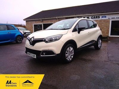 Used Renault Captur Expression+ 90 HP (66 kW) 2017 Cream SUV