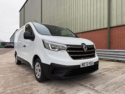 White Used 2022 Renault Trafic Business MPV | £14,499 (Fair price)