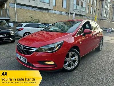 Second-hand Vauxhall Astra SRi 2016 Roșu Hatchback