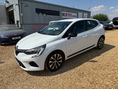 Used Renault Clio Evolution 90 HP (66 kW) 2023 White Hatchback