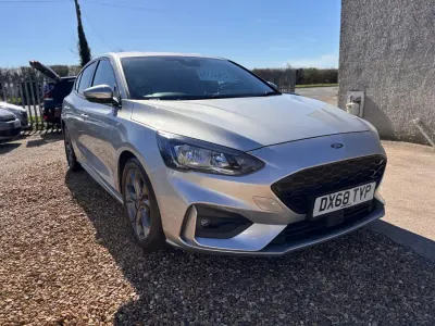 Begagnad Ford Focus ST-Line 2018 Silver Halvkombi