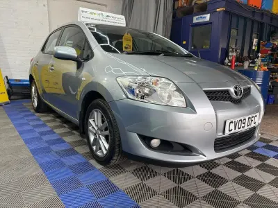 Used Toyota Auris 125 HP (91 kW) 2009 Silver Hatchback