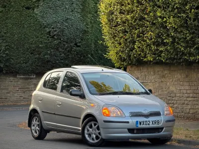 Used Toyota Yaris 85 HP (62 kW) 2002 Silver Hatchback