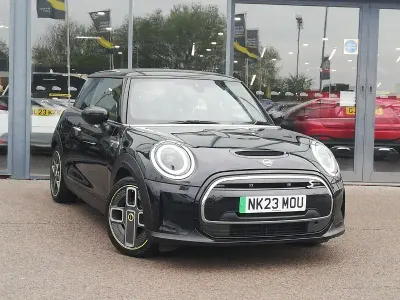Begagnad Mini Cooper S Level 2 135 kW (184 HK) 2023 Svart Halvkombi