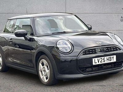 Usado Mini Cooper Hatch 113 kW (154 CV) 2025 Negro Utilitario