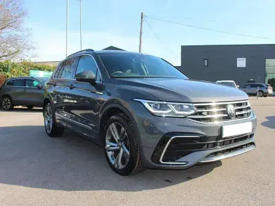 Begagnad VW Tiguan R-line Edition 2024 Grå SUV