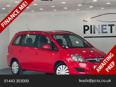 Used Vauxhall Zafira 120 HP (88 kW) 2014 Red MPV