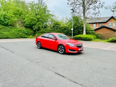 Używany Vauxhall Insignia SRi 170 KM (125 kW) 2016 Czerwony Hatchback