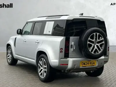 Używany Land Rover Defender 400 KM (294 kW) 2024 Srebrny SUV