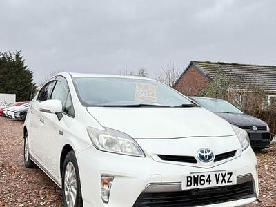 Pearl white Used 2014 Toyota Prius Sedan | £6,200 (Fair price)