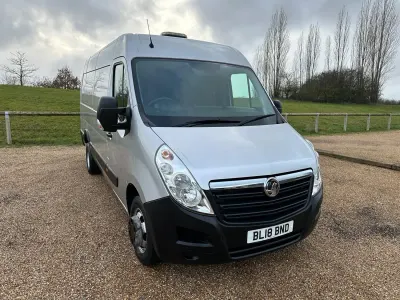 Usado Vauxhall Movano S 145 CV (106 kW) 2018 Plateado Monovolumen