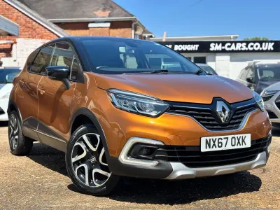 Used Renault Captur Dynamique 90 HP (66 kW) 2017 Orange/black SUV