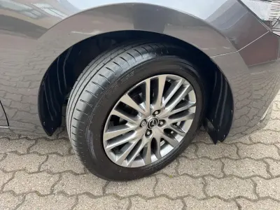 Usado Mazda 2 Inclusive 2022 Gris Utilitario