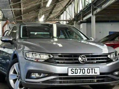 Usado VW Passat SE 150 HP (110 kW) 2020 Prateado Sedan
