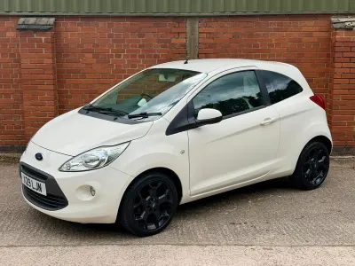 Used Ford Ka Zetec 69 HP (50 kW) 2015 White Hatchback