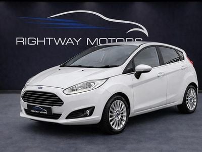 Used Ford Fiesta Titanium 95 HP (69 kW) 2014 Yellow Hatchback