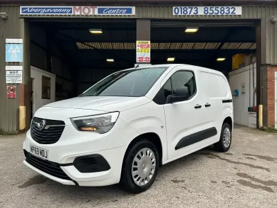 Used Vauxhall Combo Sportive 100 HP (73 kW) 2019 White MPV