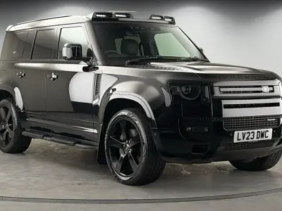 Used Land Rover Defender HSE Dynamic 300 HP (220 kW) 2022 Santorini black SUV