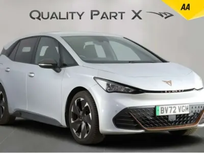 Begagnad Cupra Born e-Boost 169 kW (230 HK) 2022 Silver Halvkombi