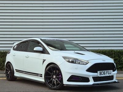 Używany Ford Focus ST 280 KM (205 kW) 2016 Biały Hatchback