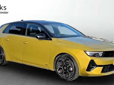Used Vauxhall Astra Ultimate 130 HP (95 kW) 2022 Yellow/black Hatchback