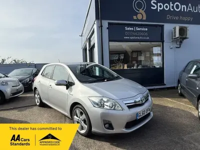 Usado Toyota Auris Hybrid T4 136 HP (100 kW) 2011 Prateado Citadino