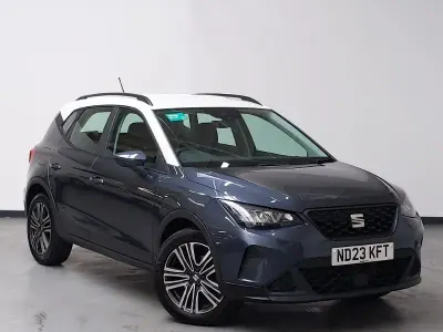 Begagnad Seat Arona SE Technology 95 HK (69 kW) 2023 Grå SUV