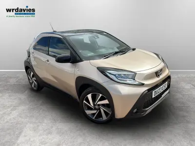 Used Toyota Aygo X 72 HP (52 kW) 2023 Ginger beige bi tone SUV