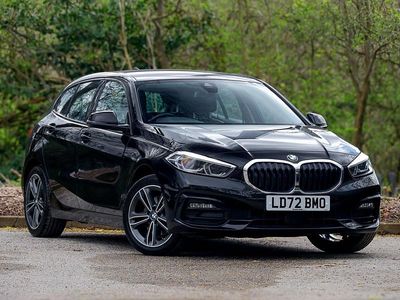 Usado BMW 118 Sport Line 136 CV (100 kW) 2022 Negro Utilitario