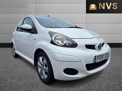 Begagnad Toyota Aygo 68 HK (50 kW) 2011 Vit Halvkombi