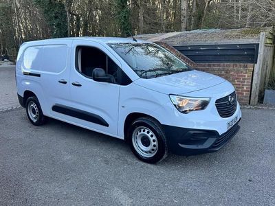 Second-hand Vauxhall Combo 100 CP (73 kW) 2023 Alb Monovolum