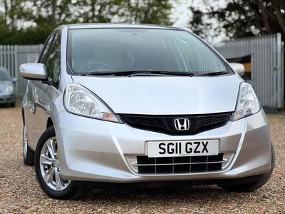 Begagnad Honda Jazz ES 100 HK (73 kW) 2011 Silver Halvkombi