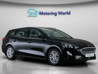 Usado Ford Focus Titanium 120 CV (88 kW) 2020 Negro Familiar