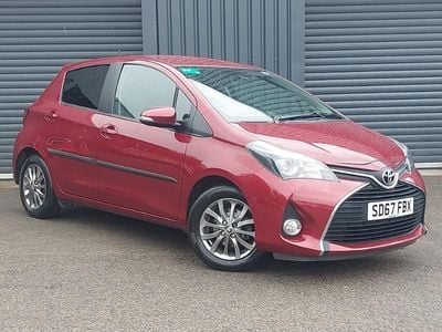 Used Toyota Yaris 99 HP (72 kW) 2017 Red Hatchback