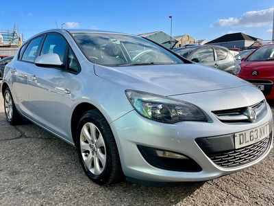 Used Vauxhall Astra Design Edition 115 HP (84 kW) 2014 Silver Hatchback