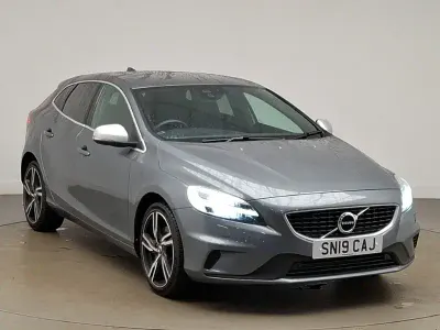 Usado Volvo V40 R-Design 122 CV (89 kW) 2019 Gris Utilitario
