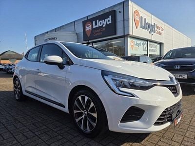 Used Renault Clio V Iconic 90 HP (66 kW) 2021 White Hatchback