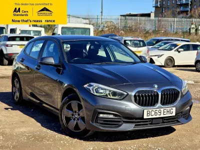 Usado BMW 118 140 HP (102 kW) 2020 Cinzento Citadino